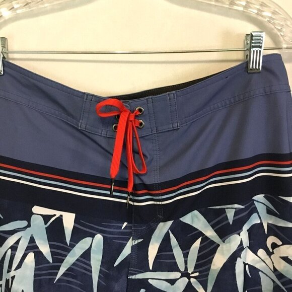 Quiksilver Men's Boardshorts Red White Blue Floral Size 34 - Picture 2 of 7